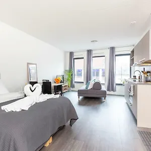 Retreat To Quite Newly Build Apt Center Apartment