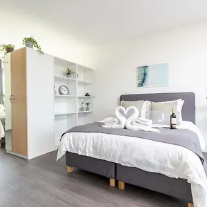 Retreat To Quite Newly Build Centre Family 20a Apartment